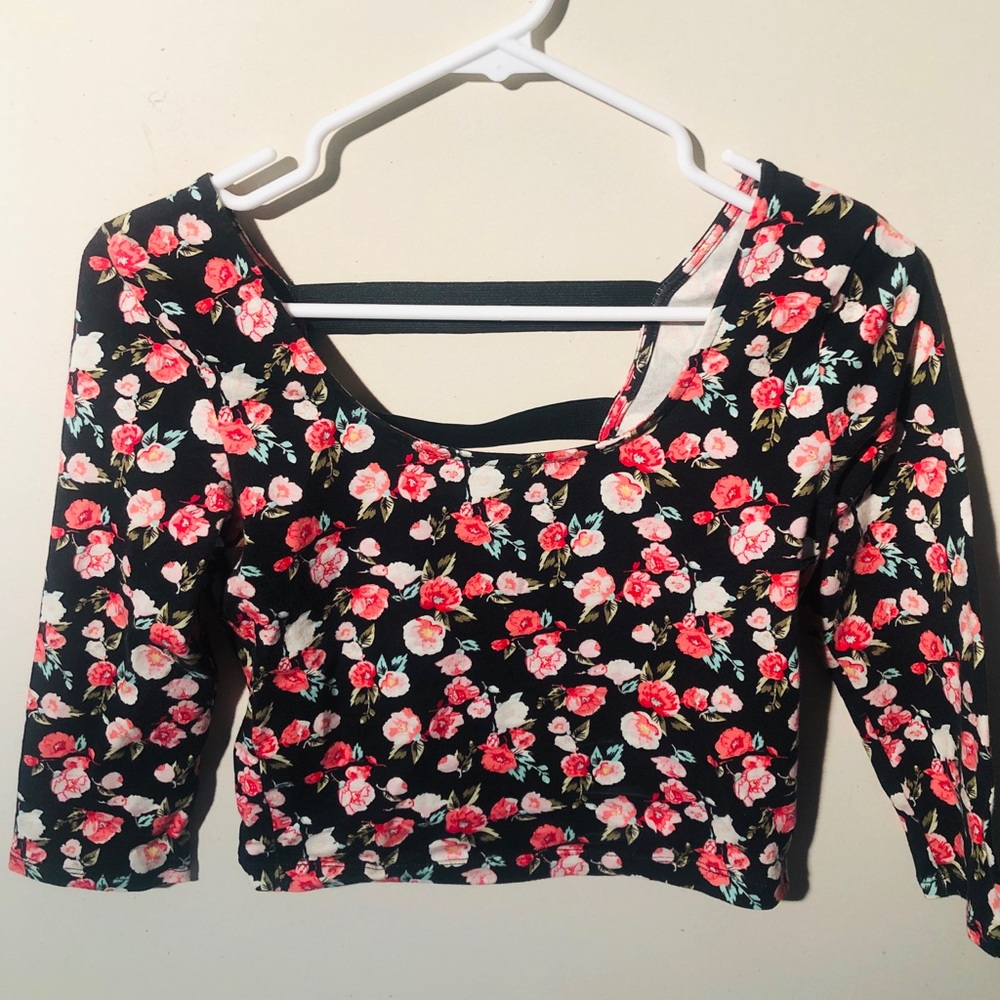 🌻Charlotte Russe small crop top just like new